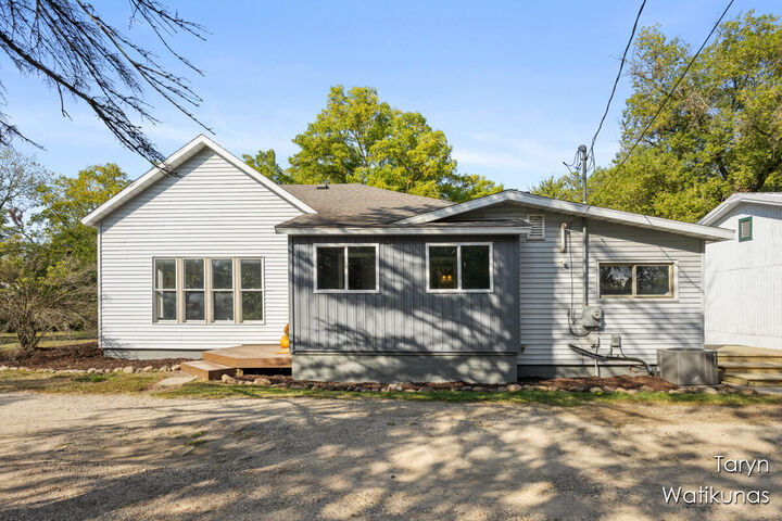 Property Photo: 727 Chatham Street SE MI 49331