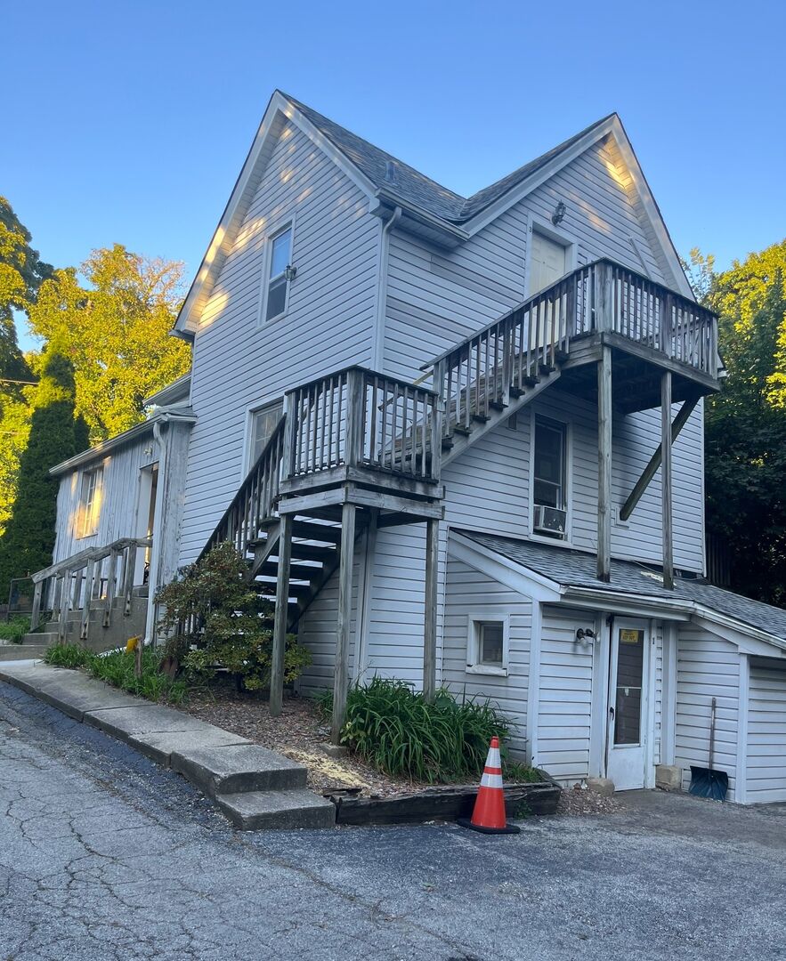 Property Photo:  827 Low Avenue  IL 60085 