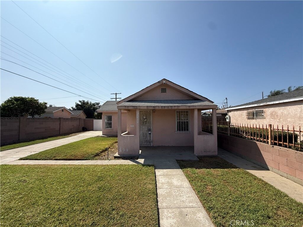 Property Photo:  2035 N Grandee Avenue  CA 90222 