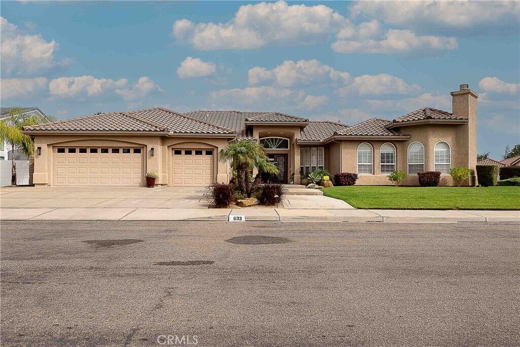 Property Photo:  633 Ballestral  CA 93455 