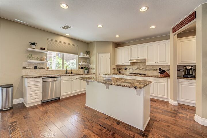 Property Photo:  45098 Vine Cliff Street  CA 92592