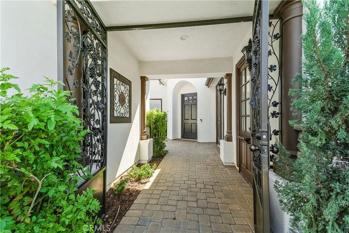 Property Photo: 22961 Banbury Ct CA 92562