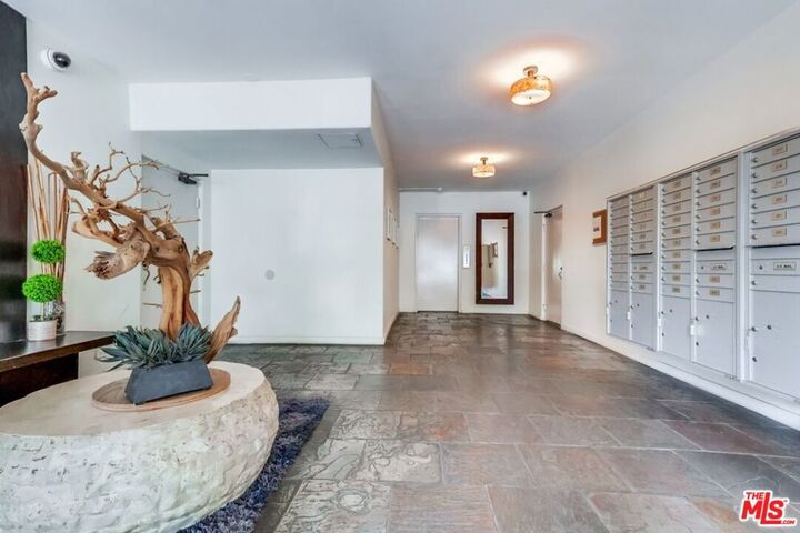 Property Photo: 1351 N Orange Drive 212 CA 90028