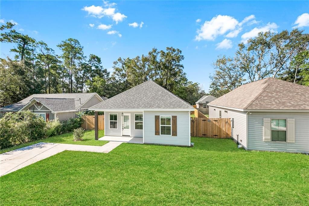 Property Photo: 2307 Robin Street LA 70460