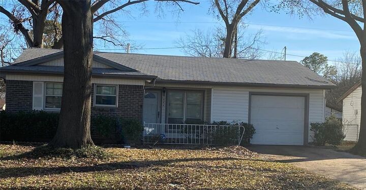 Property Photo: 1806 Cunningham Street TX 75062