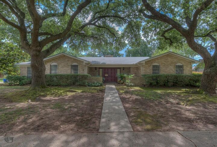 Property Photo: 6201 Gaylyn Drive LA 71105