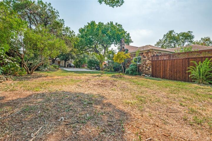 Property Photo:  119 Archer Avenue  TX 75211 