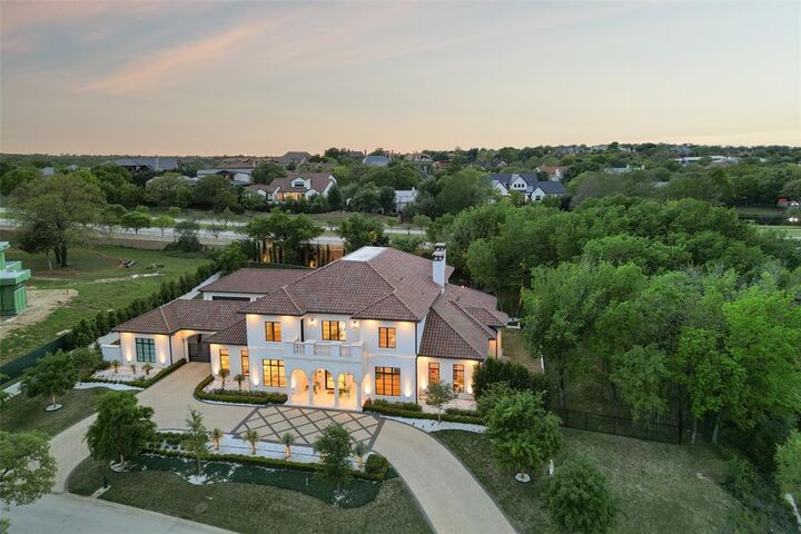Property Photo: 1521 Meandering Way Drive TX 76262