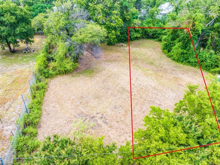 Property Photo: 1624 E Broadway Avenue TX 76104