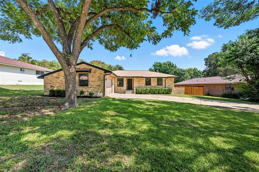 Property Photo:  5520 Oak Trail  TX 75232 