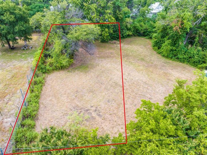 Property Photo: 1628 E Broadway Avenue TX 76104