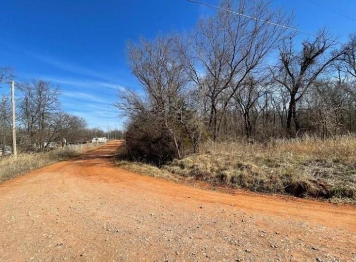Property Photo:  104 Jesse Street  OK 73071 
