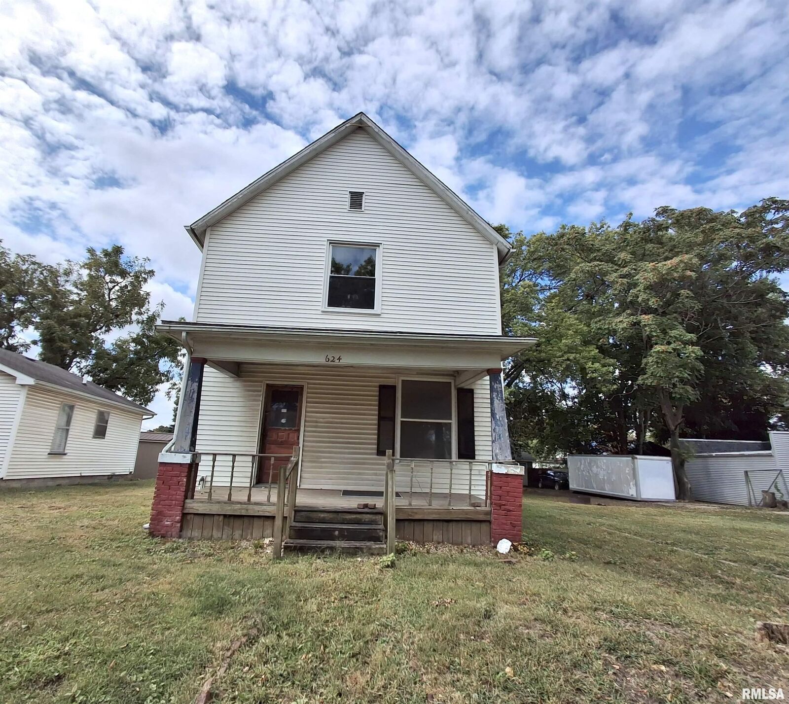 Property Photo:  624 S Main Street  IL 61520 