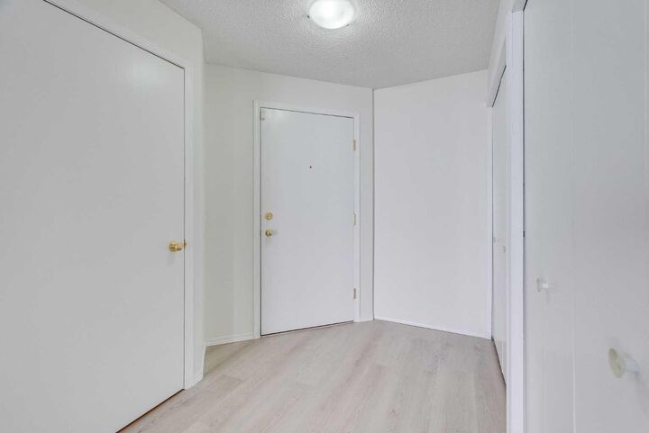 Photo de la propriété:  2000 Somervale Court SW 210  AB T2Y 4J1 