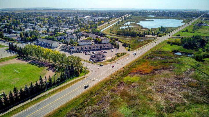 Property Photo:  105 Hillview Terrace  AB T1P 1X2