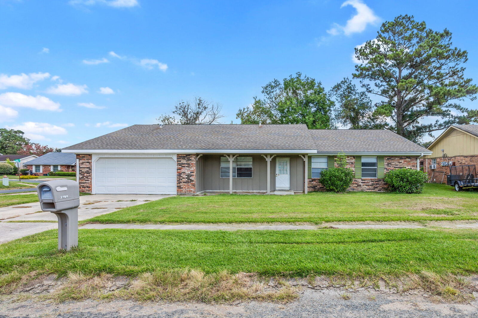 Property Photo:  2108 Pear St  LA 70634 