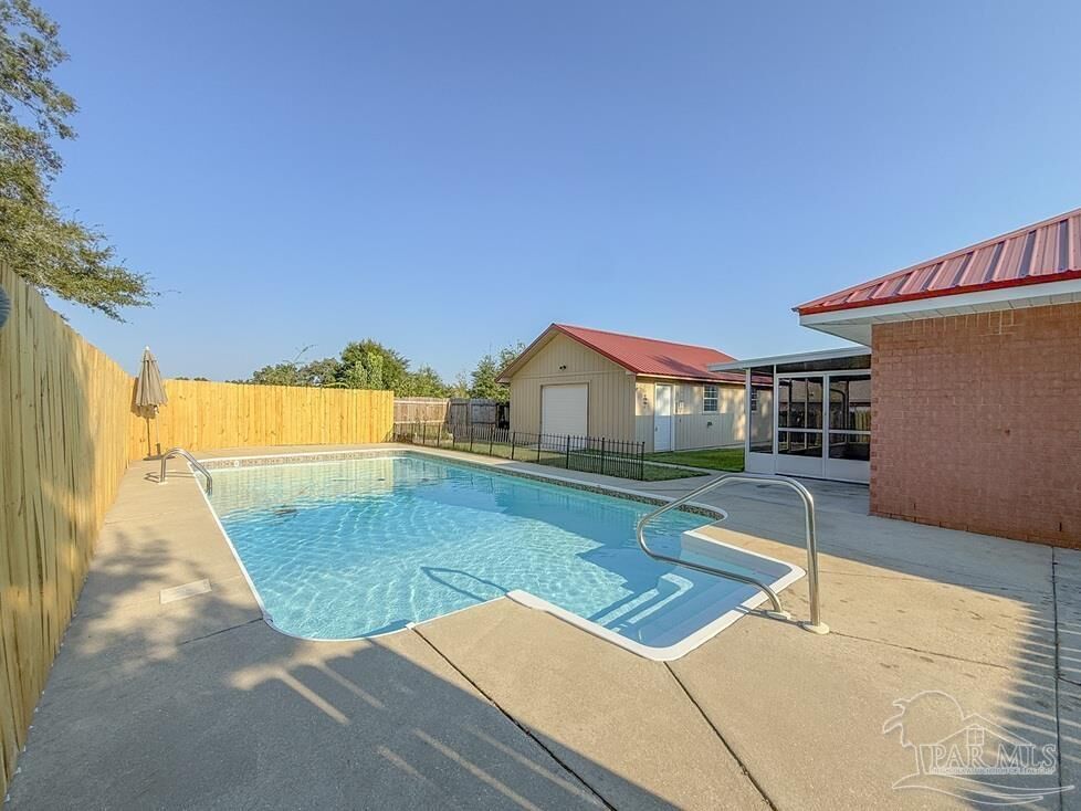 Property Photo:  6902 Hanover Ct  FL 32570 