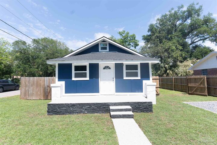 Property Photo: 118 Baynes Ave FL 32507