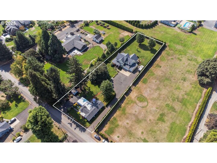 Property Photo: 2011 River Loop 1 OR 97404