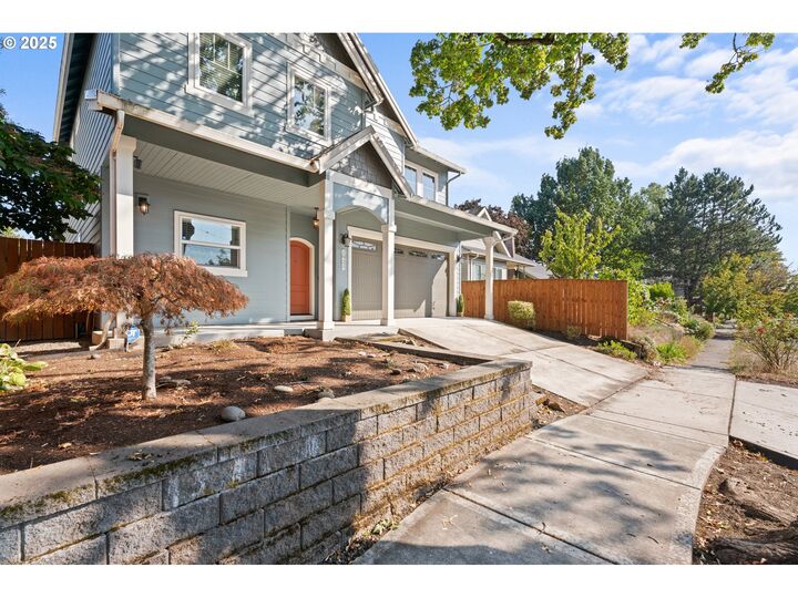 Property Photo: 1921 E St WA 98663