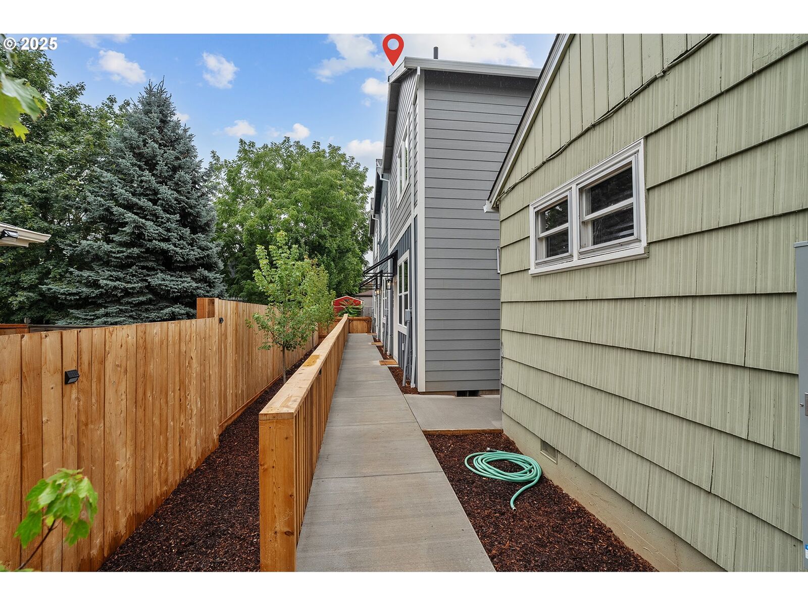 Property Photo:  7822 SE Salmon St  OR 97215 