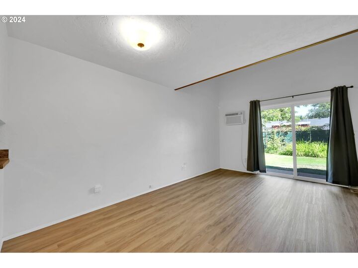 Property Photo: 1511 Fetters Loop OR 97402