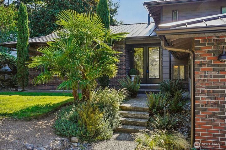 Property Photo:  14919 NE 10th Place  WA 98007 