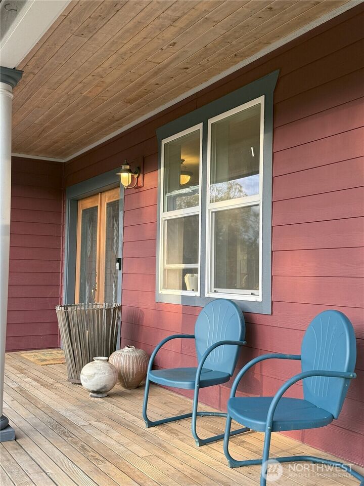 Property Photo:  2372  Douglas Drive NE  WA 98110 