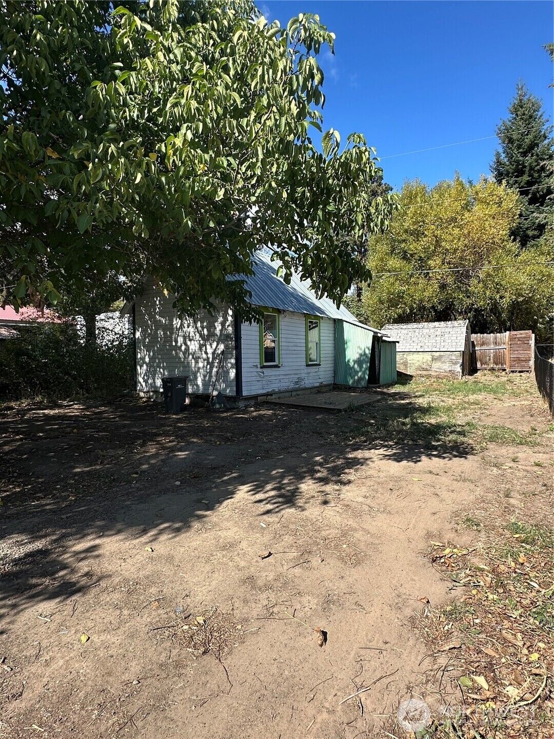 Property Photo:  406 W First Street  WA 98922 