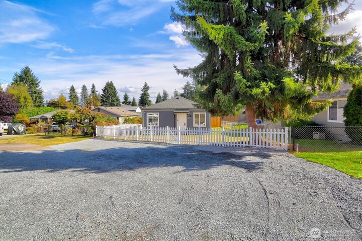 Property Photo:  6611  Commercial Avenue 3  WA 98203 