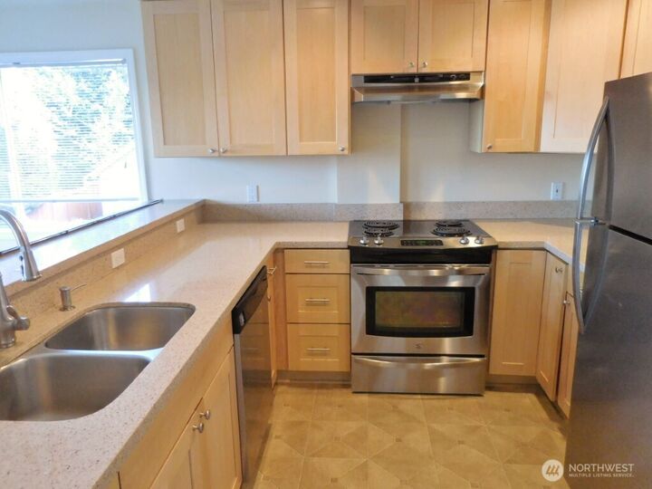 Property Photo:  214 W McGraw Street 205  WA 98119 