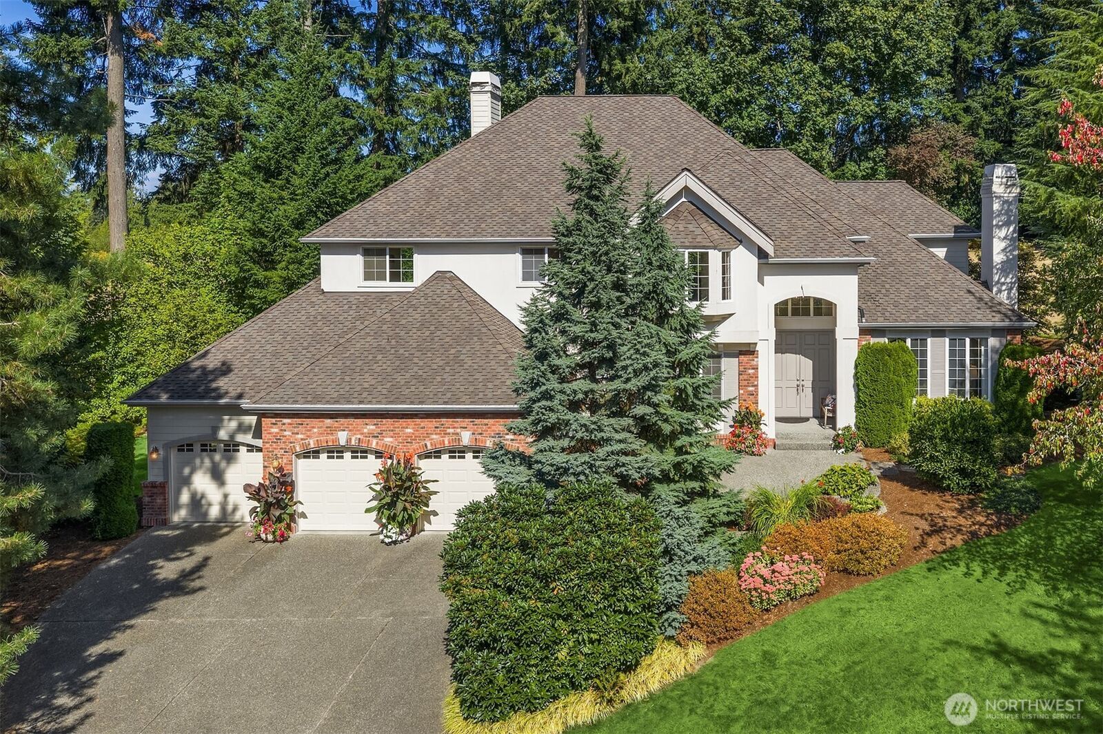 Property Photo:  9920  197 Court NE  WA 98053 