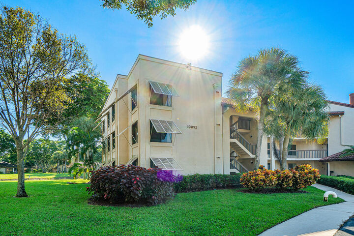 Property Photo: 10092 Cedar Point Boulevard 302 FL 33437