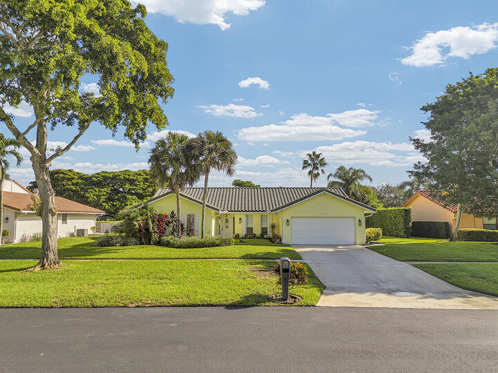 Property Photo: 11366 Piping Rock Drive FL 33437