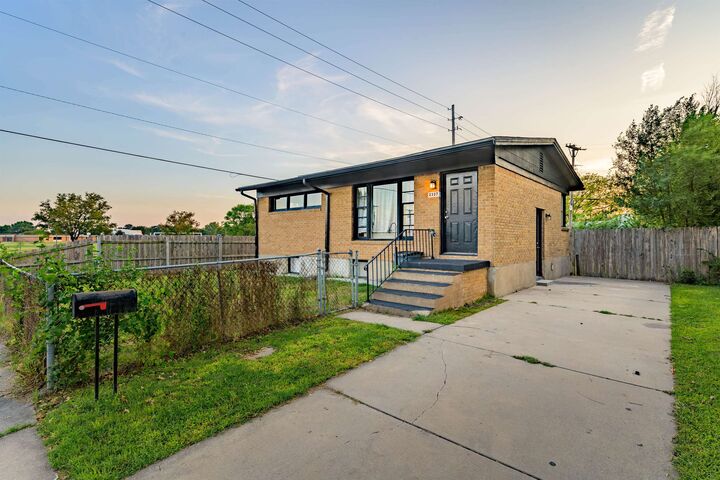 Property Photo:  2337 S Glenn Ave  KS 67213 
