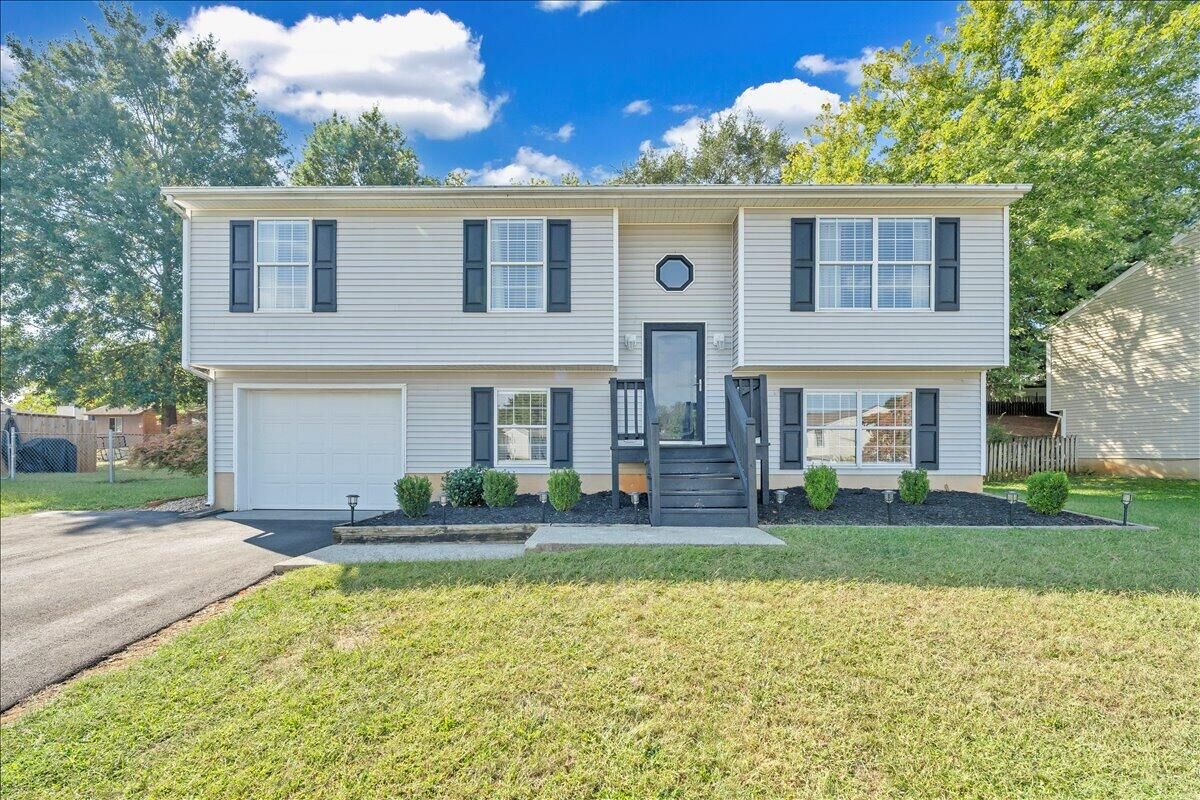 Property Photo: 859 Orlando Ave VA 24019