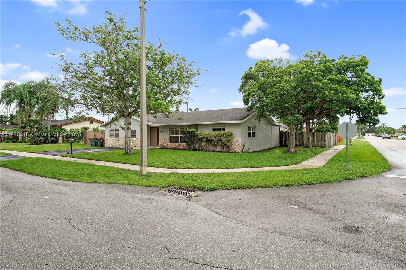 Property Photo:  1000 NW 17th Ave  FL 33486 