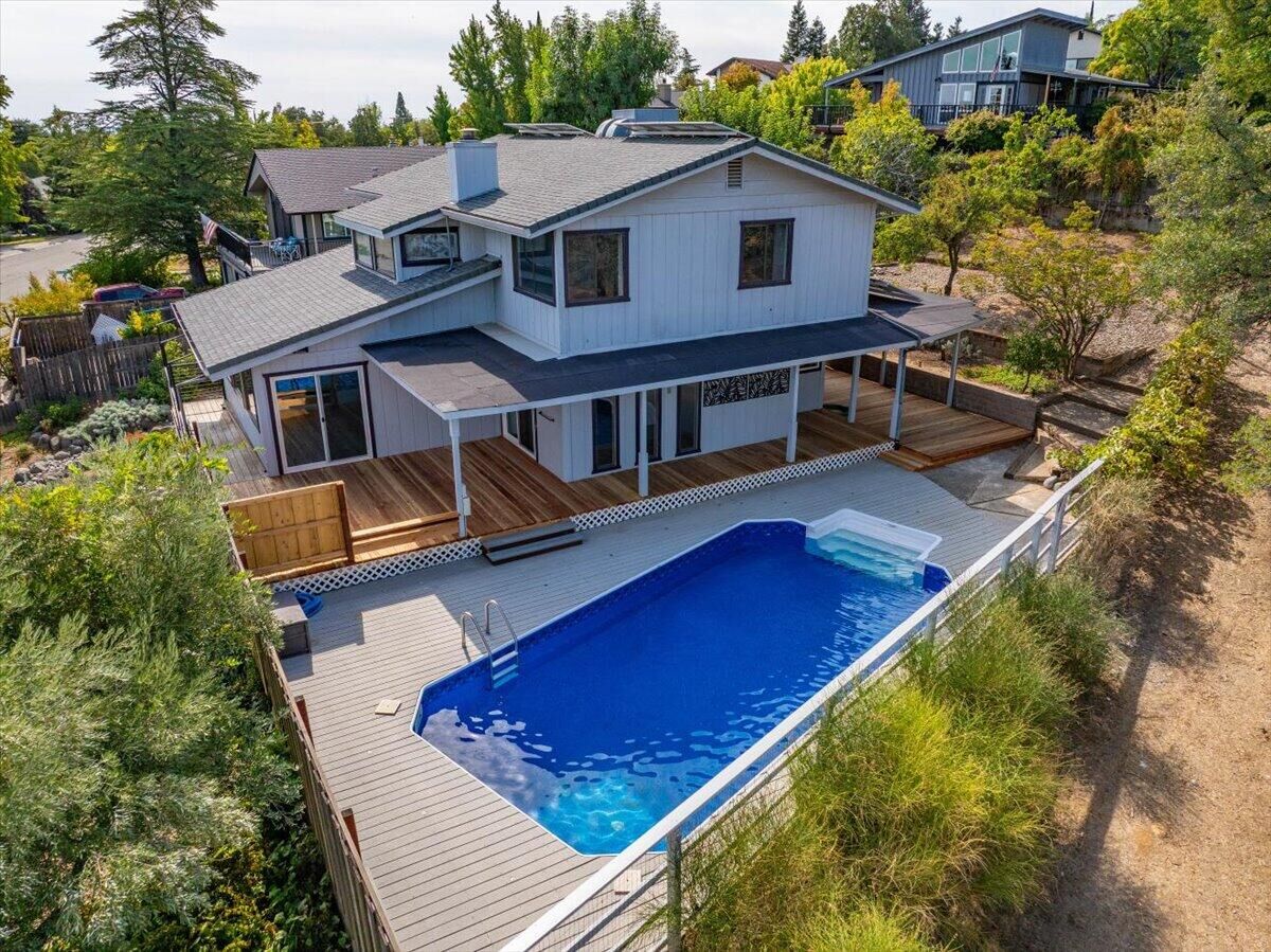 Property Photo: 3325 Stratford Avenue CA 96001