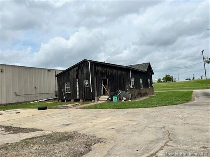 Property Photo: 335 W College Street W LA 70605