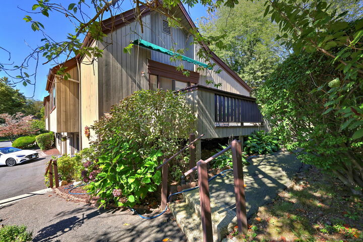 Property Photo: 736 Quinnipiac Lane B CT 06614