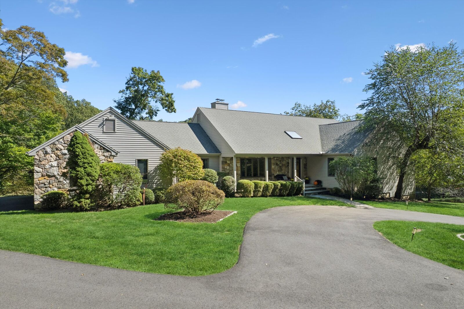 Property Photo:  853 Riverbank Road  CT 06903 