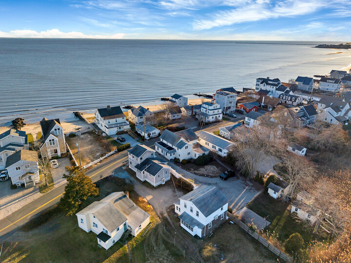 Property Photo:  176 B Shore Road B  CT 06413 