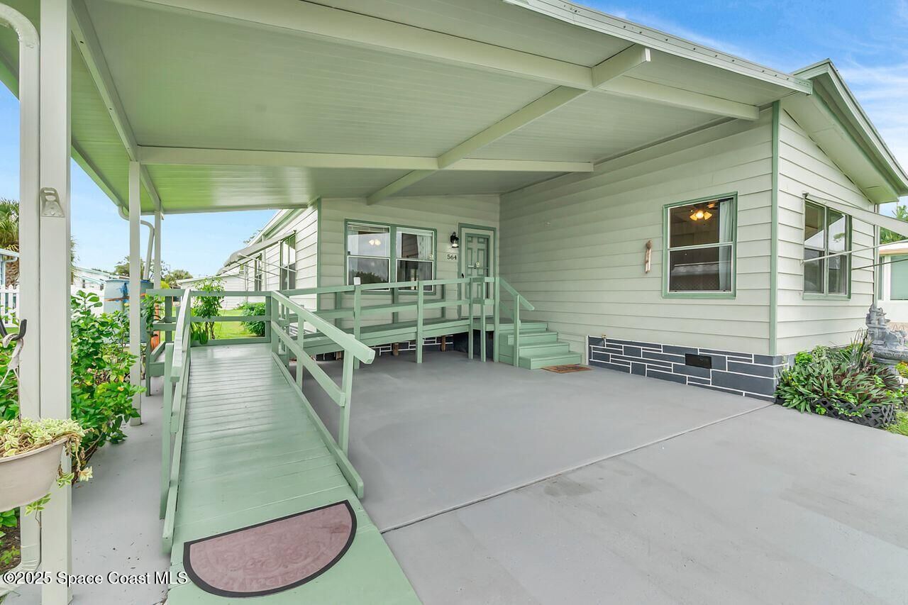 Property Photo: 564 Jennifer Circle FL 32904