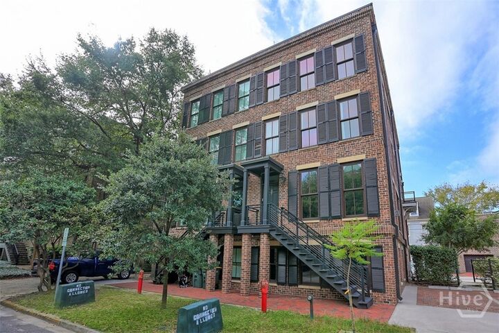 Property Photo:  407 E McDonough Street  GA 31401 