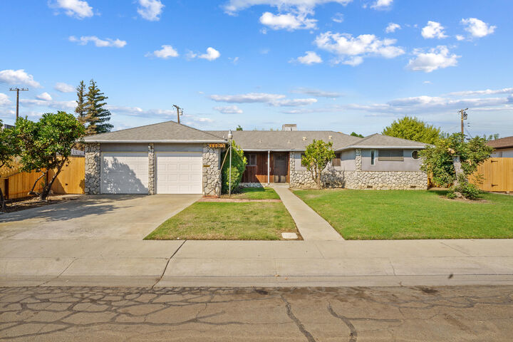 1127 S Whitney  Visalia CA 93277 photo