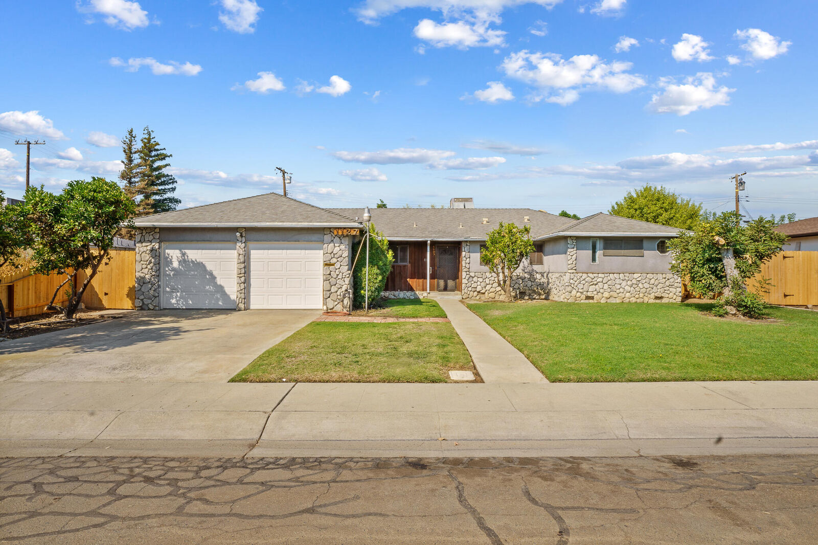 Property Photo:  1127 S Whitney  CA 93277 