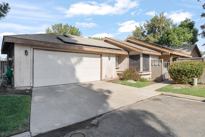 Property Photo:  1704 E Babcock Drive E  CA 93292 