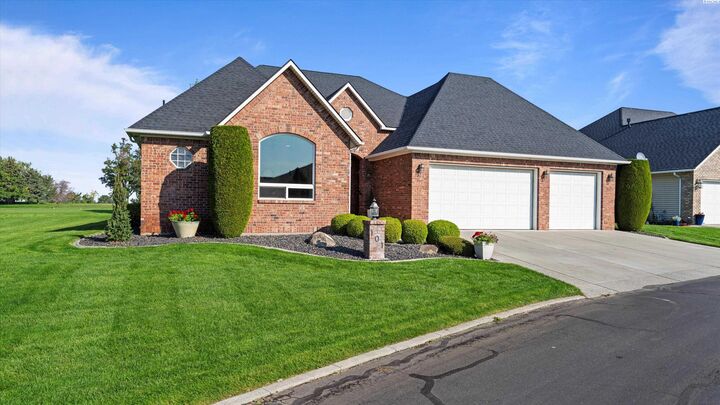 Property Photo: 101 Prestwick Ln WA 99301