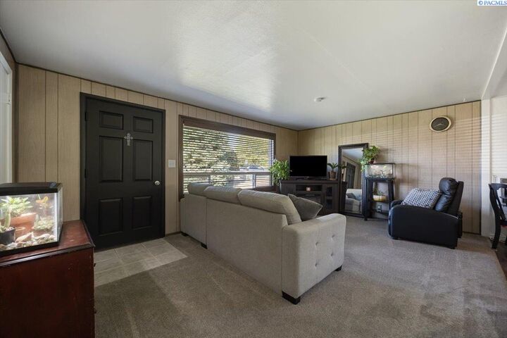 Property Photo: 1808 W Shoshone WA 99301