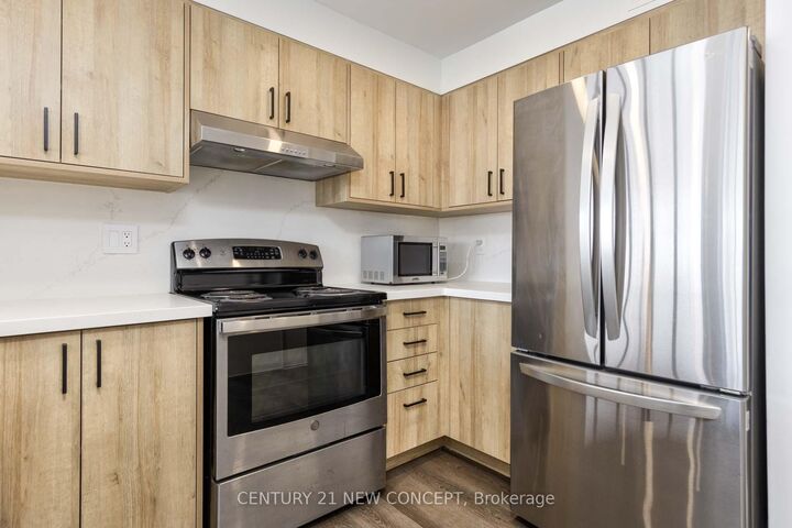 Property Photo:  50 Eglinton Avenue W 1105  ON L5R 3P5 